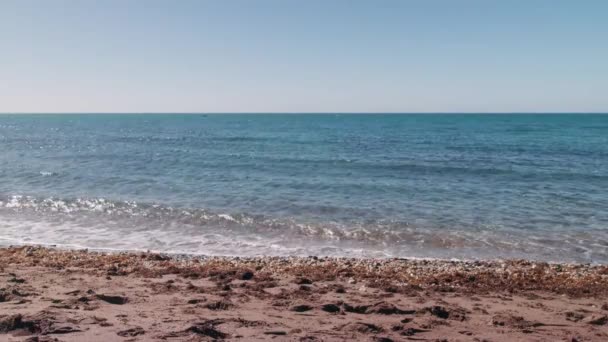 Gelombang Laut Mencuci Pasir Pantai Mijas Costa — Stok Video
