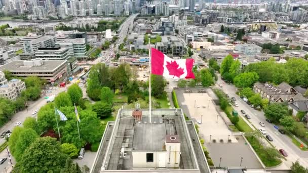 National Flag Canada Waving Top Vancouver City Hall Downtown Vancouver — Vídeo de stock