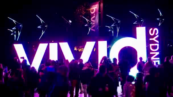 Пропуск Часу Натовпу Збирається Навколо Знаку Фестивалі Vivid Сіднеї 2022 — стокове відео
