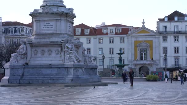 People Walking Praca Russio Statue King Dom Pedro Public Square — Stockvideo