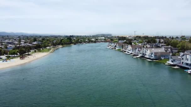 Aerial Drone Footage San Mateo Suburbs Riverside Beautiful House Cottages — Videoclip de stoc