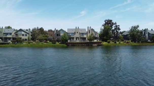 Drone Rising Blue Lagoon San Mateo Parkside Aquatic Park Beautiful — Stock videók