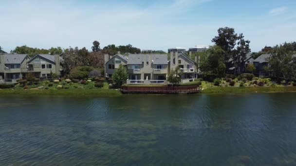 Pull Back Shot Remarkable House Cottages Built Quite Lagoon San — Stockvideo