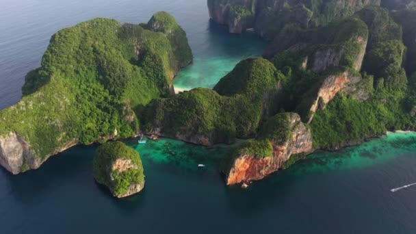 Aerial View Iconic Tropical Turquoise Water Maya Bay Surrounded Limestone — Wideo stockowe