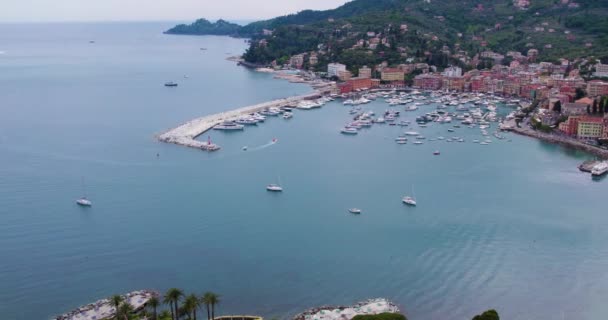 Portofino Yakınlarındaki Talya Kıyısındaki Harbor Marina Limanında Tekneler — Stok video