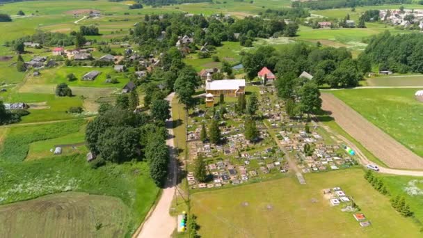 Aerial View Catholic Church Cemetery Small Rural Town Countryside Lithuania — Vídeo de Stock