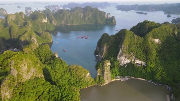 Dramatic Drone Shot Unesco World Heritiage Sight Halong Bay Vientnam — Stockvideo