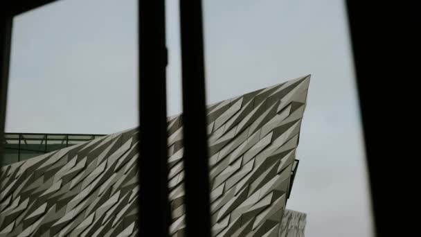 Titanic Museum Belfast View Window Overcast Day — Vídeo de stock