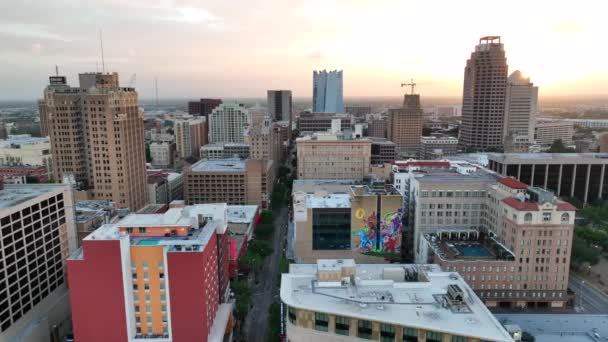 Aerial Truck Shot San Antonio Alamo Plaza Hotels Buildings Office — ストック動画