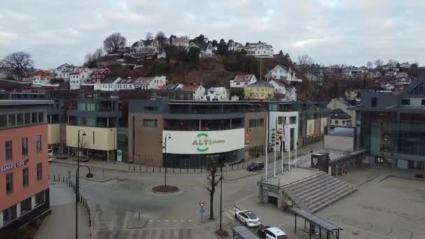 Alti Shopping Center Arendal Norway Ascending Aerial Showing Main Entrance — Vídeos de Stock