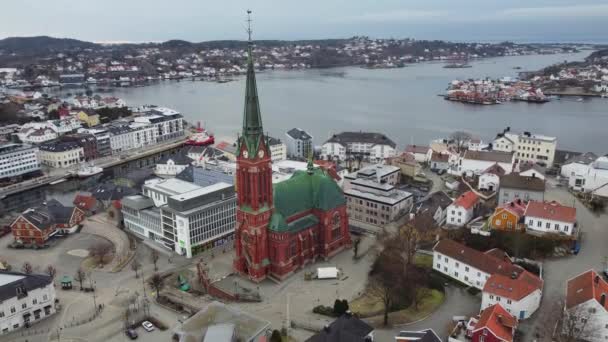 Iglesia Trinidad Arendal Noruega Hermosa Órbita Aérea Masiva Catedral Con — Vídeos de Stock