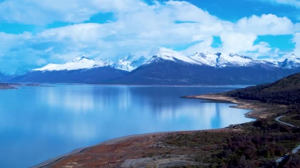 Παταγονία Τοπίο Γραφική Λίμνη Και Βουνά Νεβάδα Στην Πόλη Calafate — Αρχείο Βίντεο