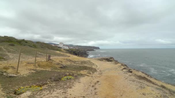 North Atlantic Ocean Rinsing Shore Azenhas Mar Village — Stockvideo