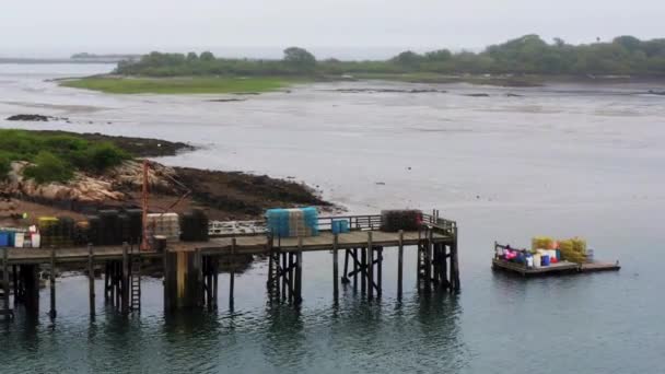 Nouvelle Angleterre Jetée Pêche Avec Des Casiers Homard Des Bateaux — Video