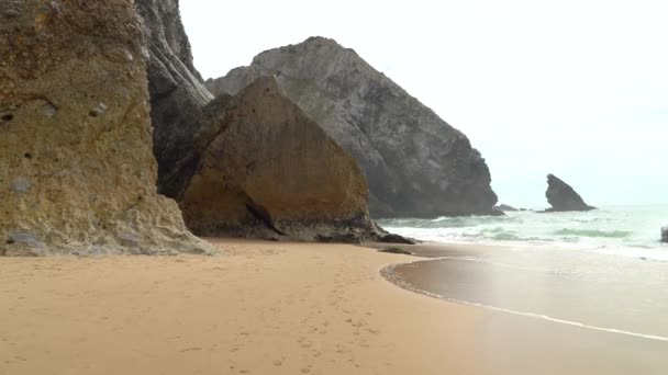 Ostre Kamienne Skały Plaży Pobliżu Gruta Adraga — Wideo stockowe