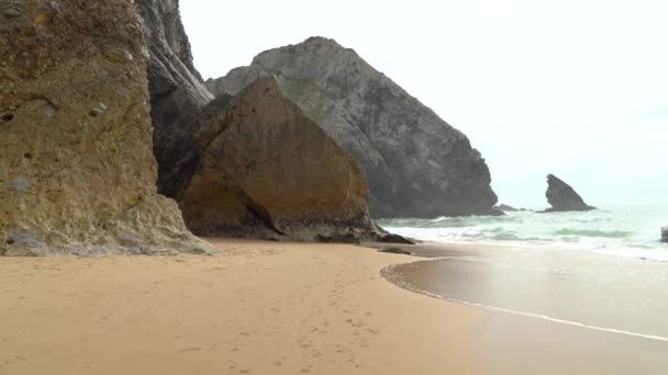 Sharp Stone Rocks Stranden Nära Gruta Adraga — Stockvideo