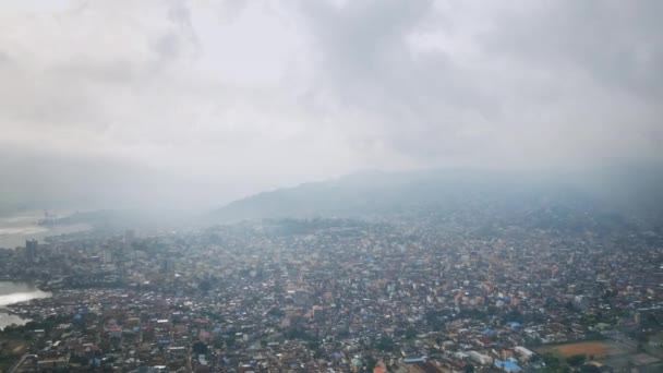 Aerial Hyperlapse Going Backwards Downtown Freetown Sierra Leone Day Landfill — Stockvideo