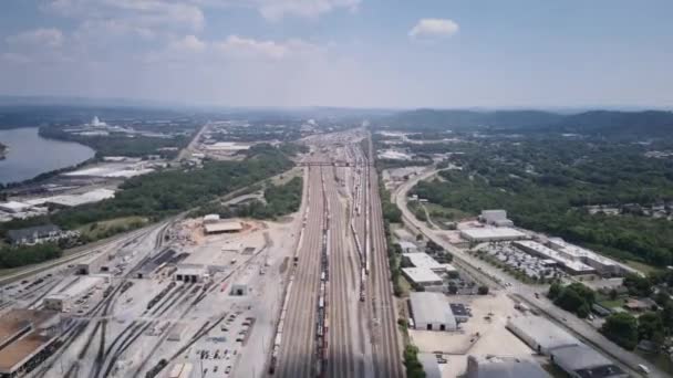 Hiperlapso Aéreo Sobrevoando Trem Chattanooga Durante Dia — Vídeo de Stock