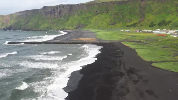 Plage Sable Noir Avec Des Vagues Vik Islande Avec Drone — Video