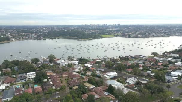 Flying Neighborhood Town Residential Homes Houses Boat Marina Background Aerial — Stockvideo