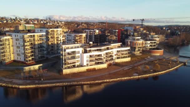 Vibrant Sunset Hitting Expensive New Apartment Buildings Hjellevannet Skien Norway — Stockvideo