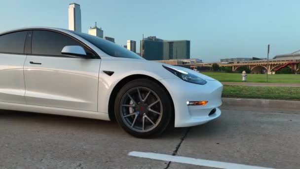 Tight Close Tesla Model Wheel Front Headlight Rising Aerial Reveals — Vídeo de Stock