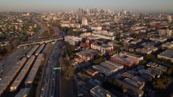 Аэросъемка Автострады Лос Анджелеса Востоке Лос Анджелеса Время Летнего Заката — стоковое видео