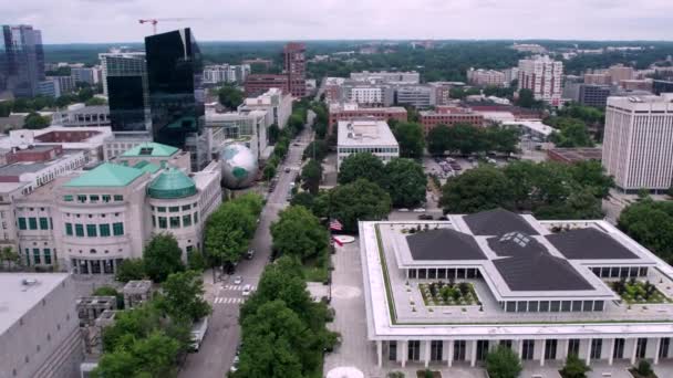 Drone Shot Downtown Raleigh State Legislature Building Foreground — 图库视频影像