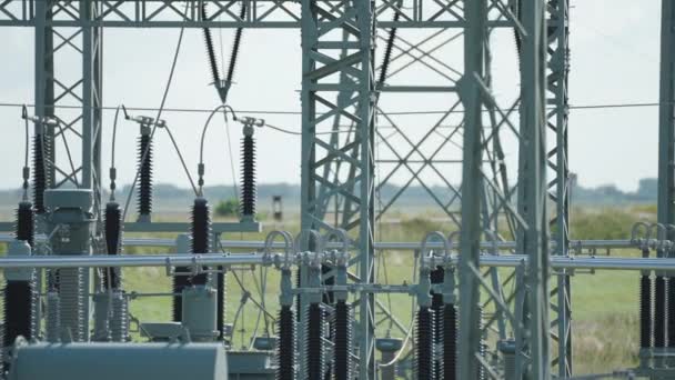 Close Shot Electrical Power Plant Green Fields Background Slow Motion — Video Stock