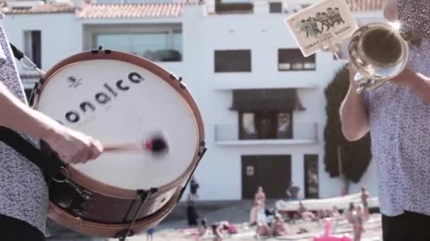 Men Playing Musical Instruments Marching Band Costa Brava Cadaques Spain — Stock video