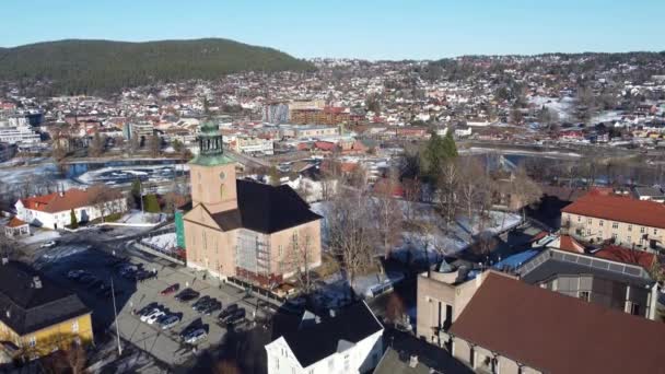 Kongsberg Church Ascending Aerial View Church Seen Middle City Center — Vídeos de Stock