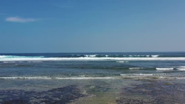 Small Ocean Waves Crash Low Tide Nyang Nyang Beach Uluwatu — Video