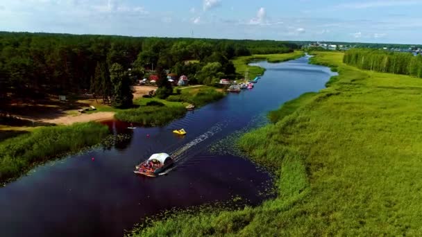 People Riding Traditional Boat Cruising Lielupe River Sightseeing Trip Latvia — Stockvideo