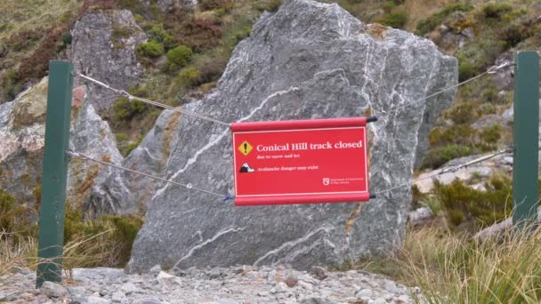 Static Track Closed Sign Path Conical Hill Routeburn Track — 图库视频影像