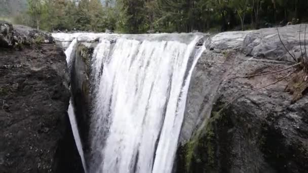 Bottom Top Drone Footage Waterfall Tight Canyon Cirque Mafate Reunion — Vídeo de Stock