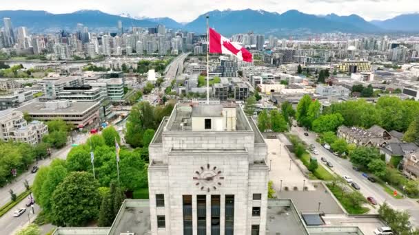 Drone Rises Vancouver City Hall Waving Flag Vancouver British Columbia — Stockvideo