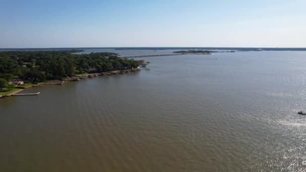 Aerial Footage Cedar Creek Lake Texas Heading South Tom Finley — ストック動画