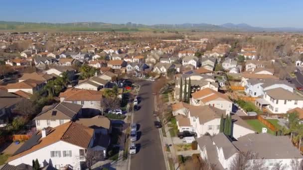 Αεροφωτογραφία Πετούν Πάνω Από Νέες Στέγες Γειτονιά Ανάπτυξη Κατοικιών Στην — Αρχείο Βίντεο