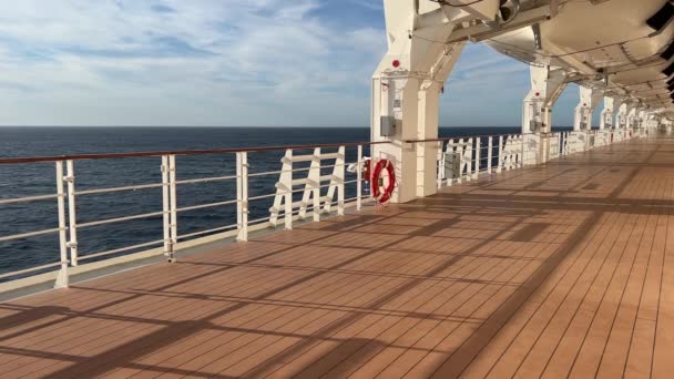 Promenade Deck Hanging Lifeboats Emergency Equipment Luxury Cruise Ship Out — Vídeo de Stock