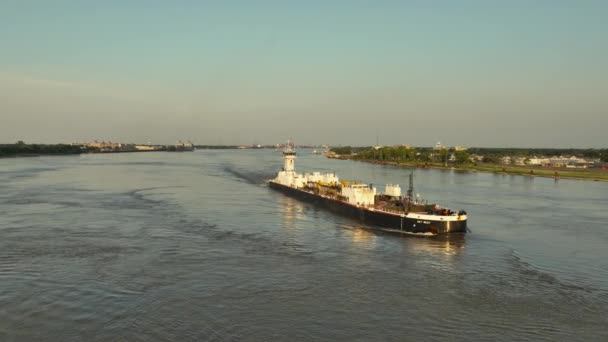 Barge Pushboat Heading Mississippi River New Orleans — Stockvideo