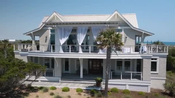 Two Story Beachfront Apartment Bald Head Island Orbiting Aerial – stockvideo