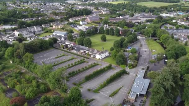 Blarney Village Large Castle Car Park Ireland Drone Aerial Footage — Stok Video