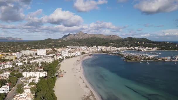 Aerial View Port Alcudia Harbor Mountain Background — Vídeos de Stock