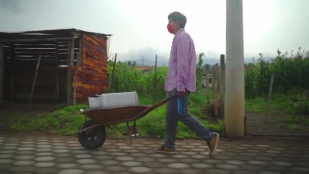 Worker Carrying Buckets Milk Walking Rural Milkmaid Dairy Products — Stockvideo