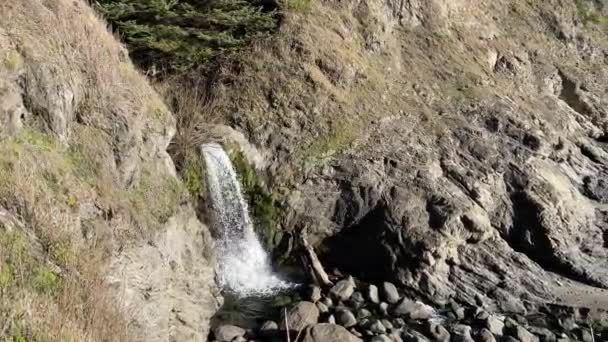 Waterfall Secret Beach Oregon Coast Travel Tourist Destination — стокове відео