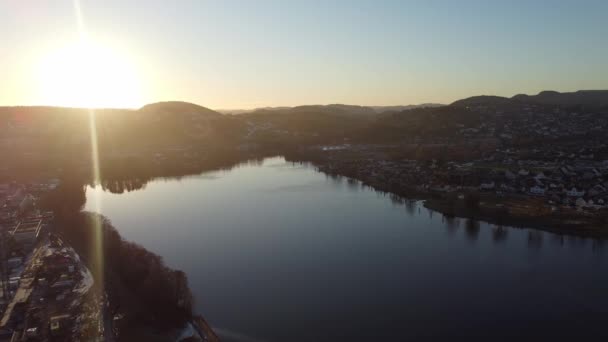 Vibrant Sunset Hjellevannet Telemark Skien Aerial Flying Northwest Stromdal Residential — ストック動画