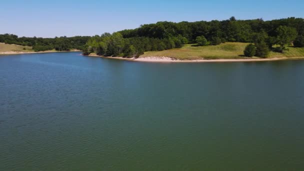 Pushing Lake Sandy Shoreline — 图库视频影像