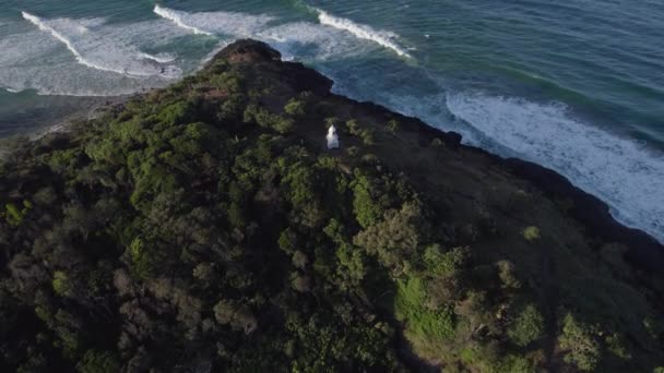 Flying Fingal Head Lighthouse Fingal Head Causeway Cook Island New — Stockvideo