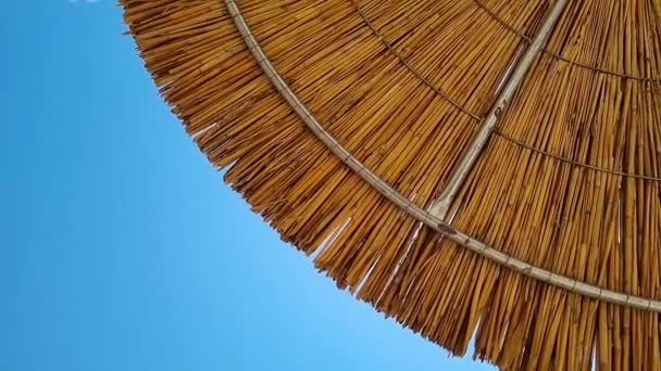 Bottom Rotate View Reed Straw Beach Umbrella Clear Blue Sky — Vídeos de Stock