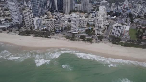 Aerial View Beachfront Apartments Coastal Road Surfers Paradise Gold Coast — Stockvideo